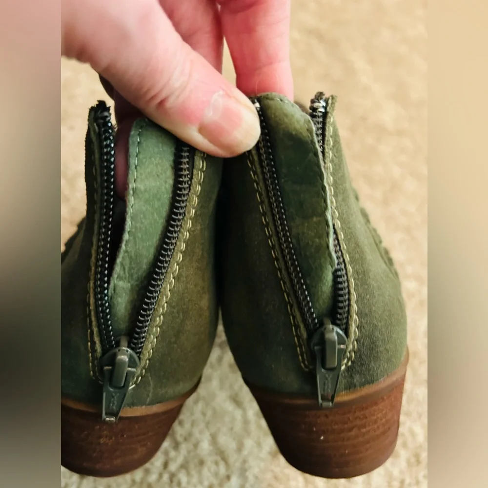 NIB Earth Origins Olive Green “Peak Perry” Perforated Suede Ankle Booties, 9M - Picture 10 of 16